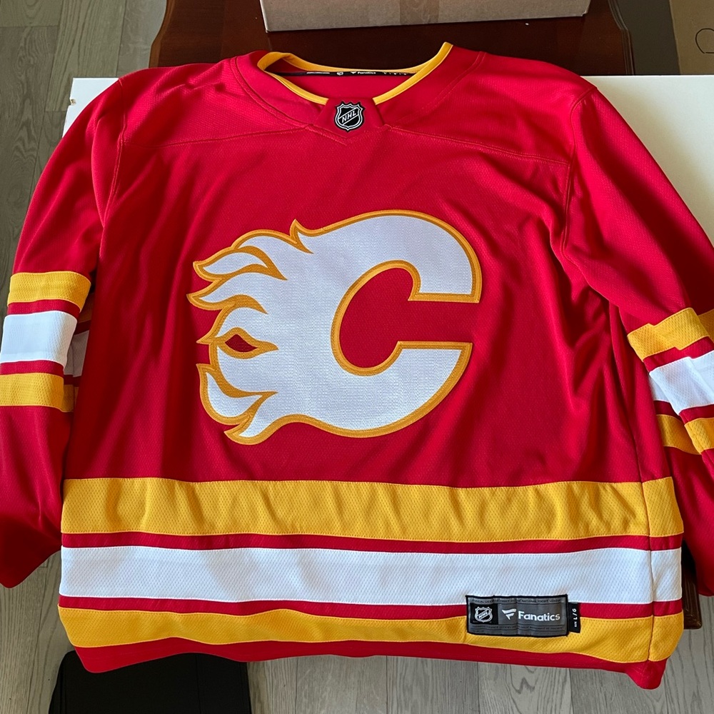 Mens Large Fanatics Flames Jersey